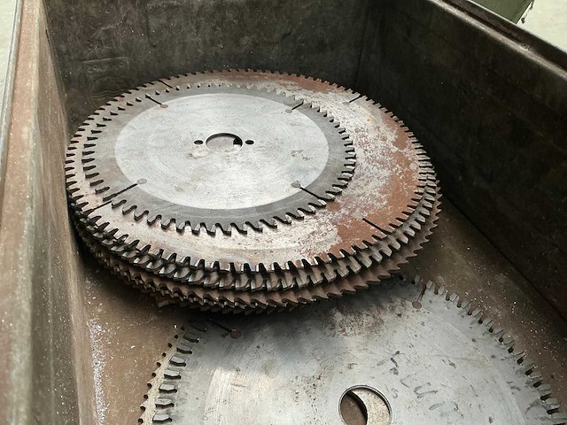 Dewalt dw 8001 radiaalafkortzaagmachine - afbeelding 3 van  9