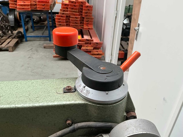 Dewalt dw 8001 radiaalafkortzaagmachine - afbeelding 8 van  9