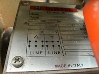 Dewalt dw 8001 radiaalafkortzaagmachine - afbeelding 9 van  9