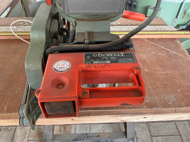 Dewalt dw1251 afkortcirkelzaagmachine - afbeelding 3 van  3