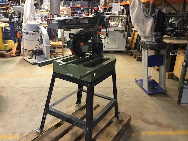 Dewalt dw1251 radiaalafkortzaagmachine - afbeelding 1 van  7