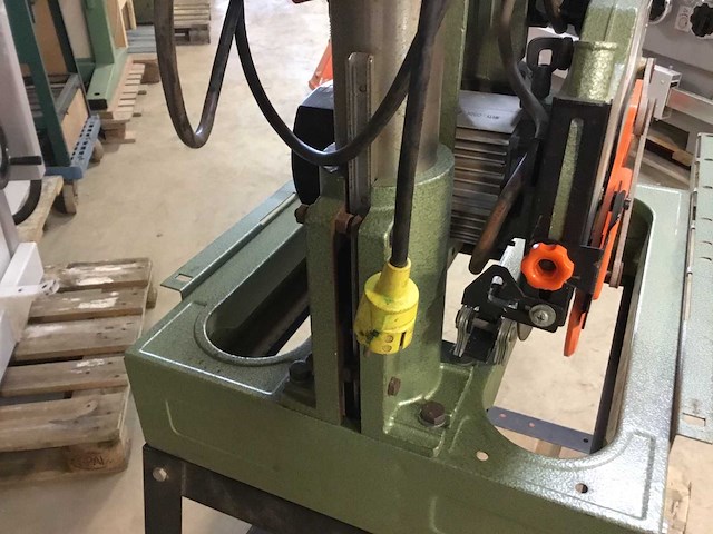 Dewalt dw1251 radiaalafkortzaagmachine - afbeelding 7 van  7