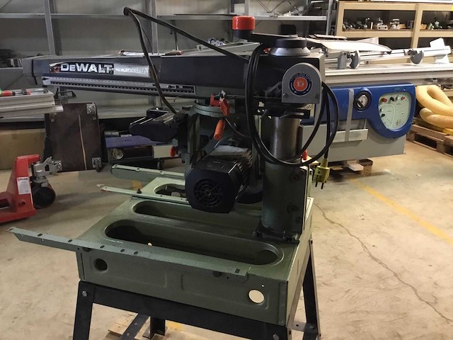 Dewalt dw1251 radiaalafkortzaagmachine - afbeelding 5 van  7
