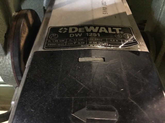 Dewalt dw1251 radiaalafkortzaagmachine - afbeelding 6 van  7
