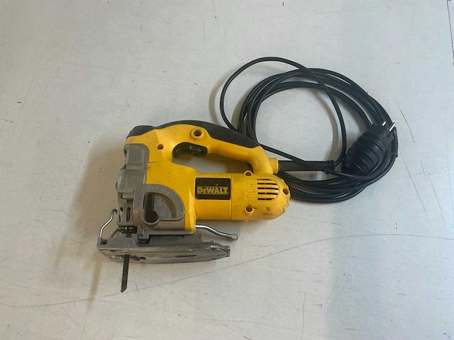 Dewalt dw331k decoupeerzaag - afbeelding 1 van  5