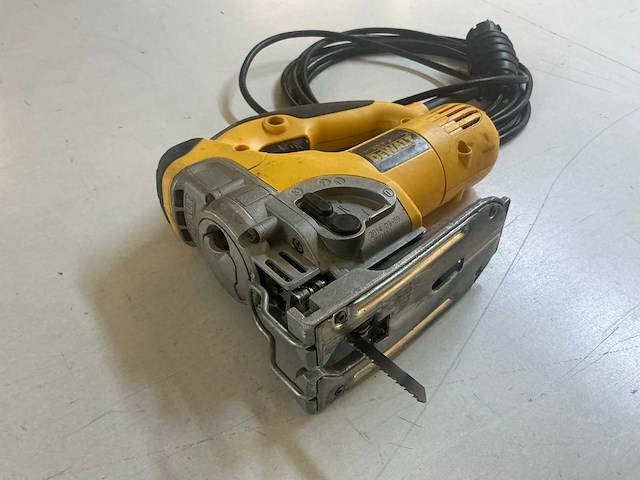 Dewalt dw331k decoupeerzaag - afbeelding 2 van  5