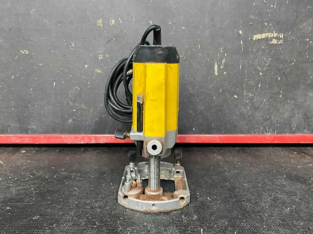 Dewalt dw614 bovenfrees - afbeelding 2 van  4