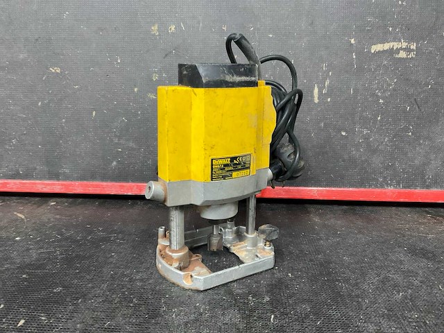 Dewalt dw614 bovenfrees - afbeelding 3 van  4