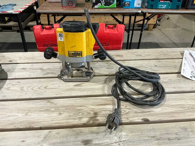 Dewalt dw614 bovenfrees - afbeelding 3 van  4