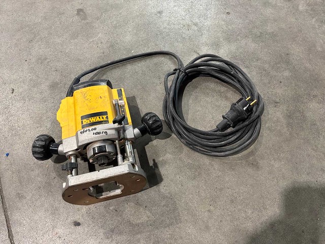 Dewalt dw614 bovenfrees - afbeelding 1 van  4