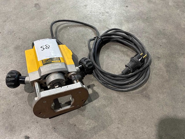 Dewalt dw614 bovenfrees - afbeelding 2 van  4