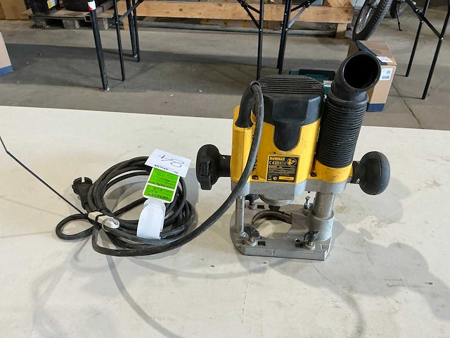 Dewalt dw621 bovenfrees - afbeelding 3 van  4