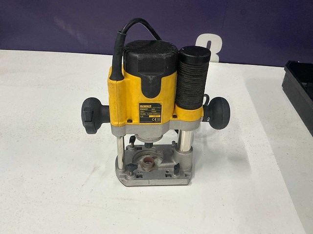 Dewalt dw621 bovenfrees - afbeelding 1 van  6