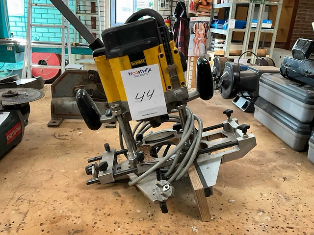 Dewalt dw624 bovenfrees - afbeelding 1 van  4