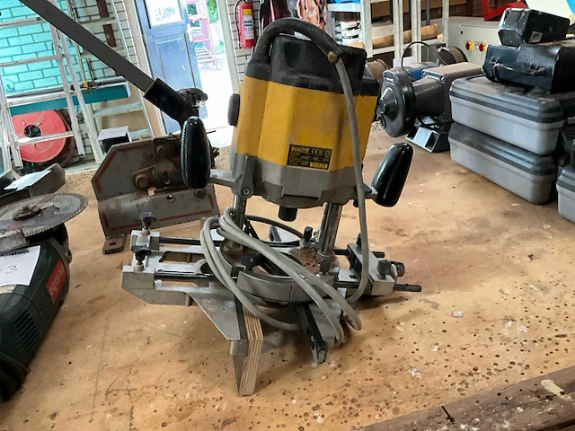Dewalt dw624 bovenfrees - afbeelding 2 van  4
