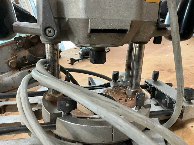 Dewalt dw624 bovenfrees - afbeelding 4 van  4