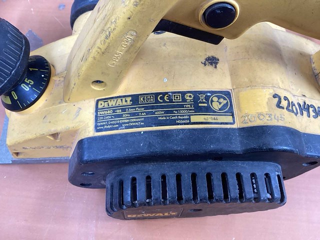 Dewalt dw680-qs schaafmachine - 82mm - 600w - afbeelding 5 van  6
