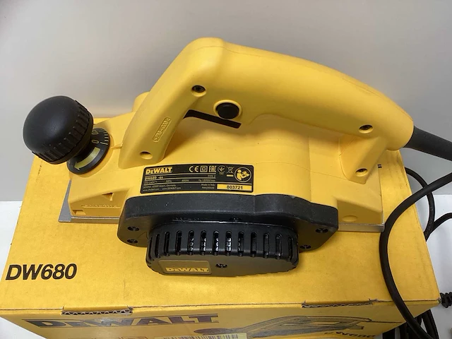 Dewalt dw680 schaafmachine - 600w - 230v - afbeelding 4 van  7