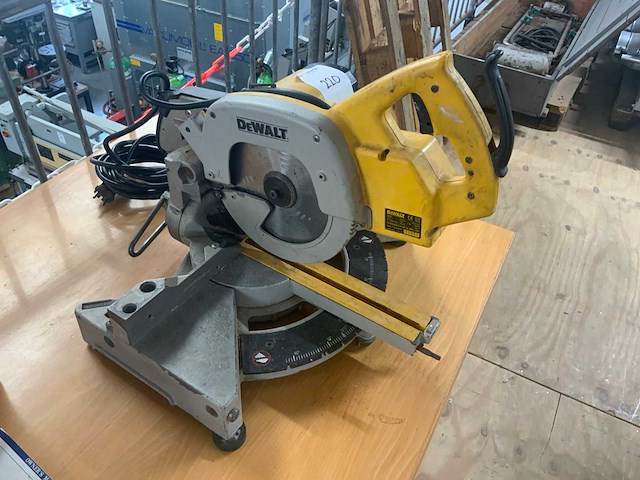 Dewalt dw701 afkortcirkelzaagmachine - afbeelding 1 van  4