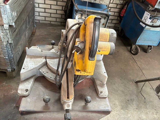 Dewalt dw701 afkortcirkelzaagmachine - afbeelding 4 van  5