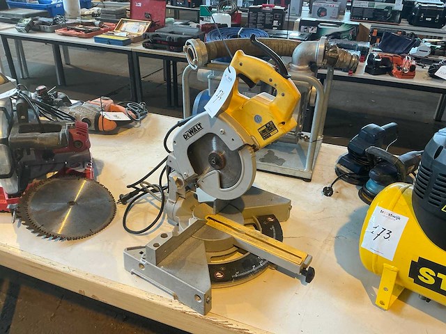 Dewalt dw701 afkortzaag - afbeelding 1 van  4