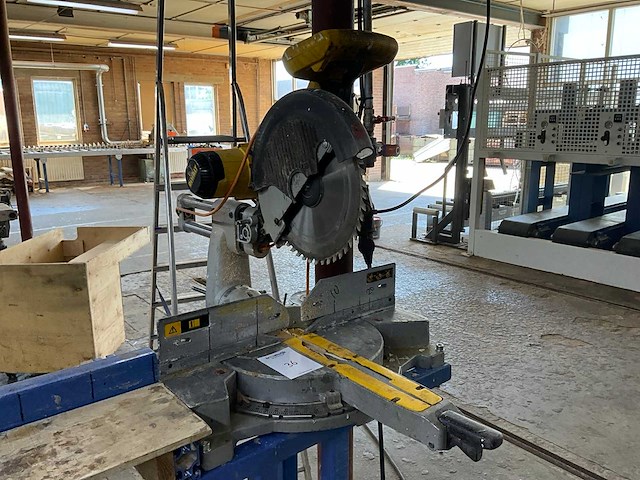 Dewalt dw708-qs afkortirkelzaagmachine - afbeelding 2 van  4