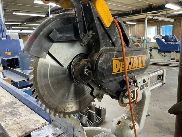 Dewalt dw708-qs afkortirkelzaagmachine - afbeelding 3 van  4
