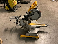 Dewalt dw712-qs radiaalafkortzaagmachine - afbeelding 4 van  5