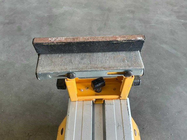 Dewalt dw717xp?-qs afkortzaag met onderstel - afbeelding 6 van  22