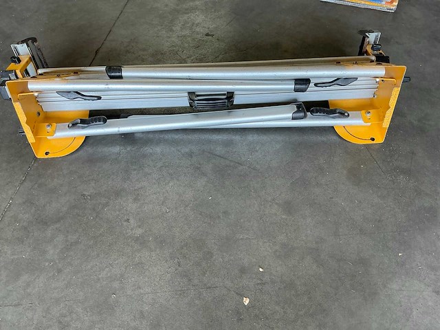 Dewalt dw717xp?-qs afkortzaag met onderstel - afbeelding 8 van  22