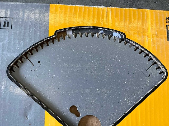 Dewalt dw717xp?-qs afkortzaag met onderstel - afbeelding 11 van  22