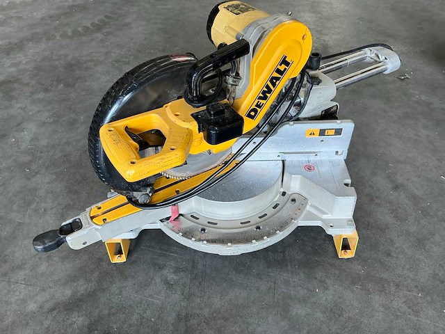Dewalt dw717xp?-qs afkortzaag met onderstel - afbeelding 18 van  22