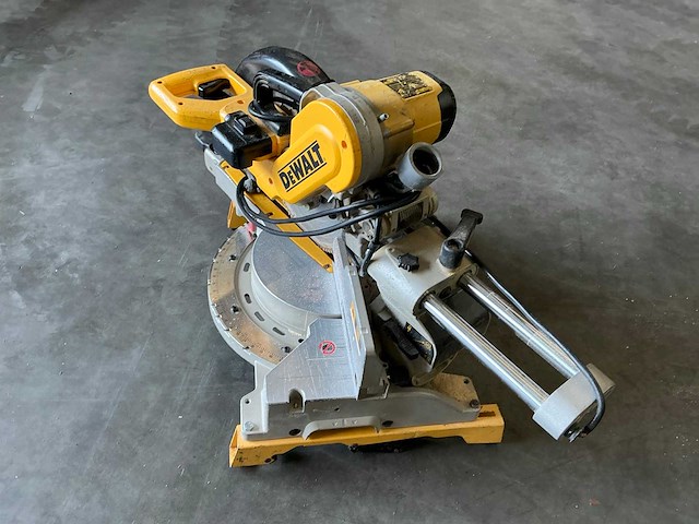 Dewalt dw717xp?-qs afkortzaag met onderstel - afbeelding 19 van  22