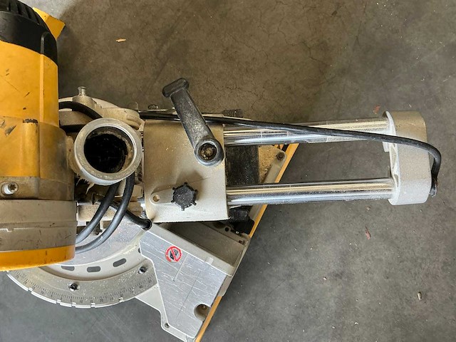 Dewalt dw717xp?-qs afkortzaag met onderstel - afbeelding 22 van  22
