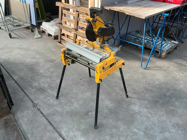 Dewalt dw743 afkortzaag met zaaggeleider - afbeelding 1 van  5