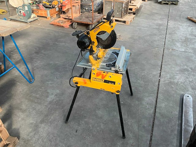 Dewalt dw743 afkortzaag met zaaggeleider - afbeelding 2 van  5