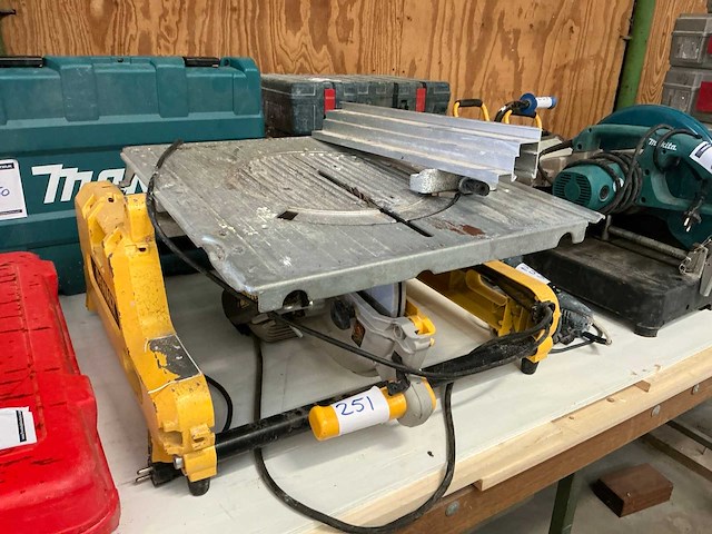 Dewalt dw743 flip-over zaagmachine - afbeelding 1 van  4