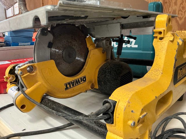 Dewalt dw743 flip-over zaagmachine - afbeelding 3 van  4
