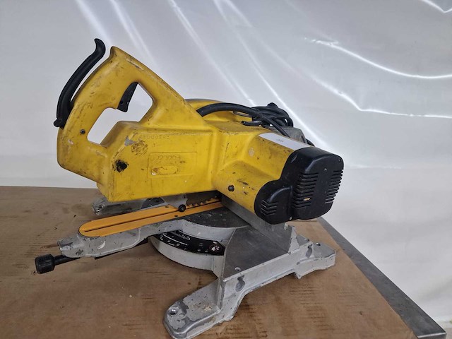 Dewalt dw767 afkortcirkelzaagmachine - afbeelding 3 van  4