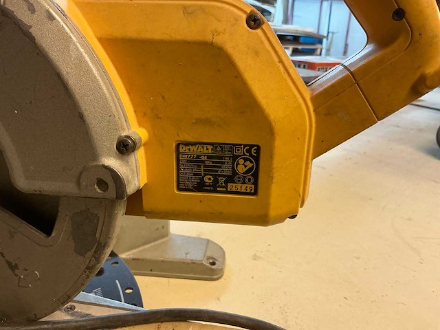 Dewalt dw777 afkortcirkelzaagmachine - afbeelding 5 van  5