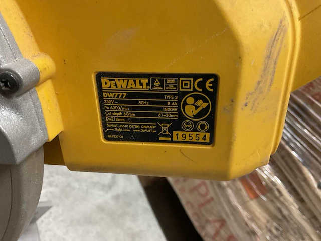 Dewalt dw777 afkortcirkelzaagmachine - afbeelding 4 van  4