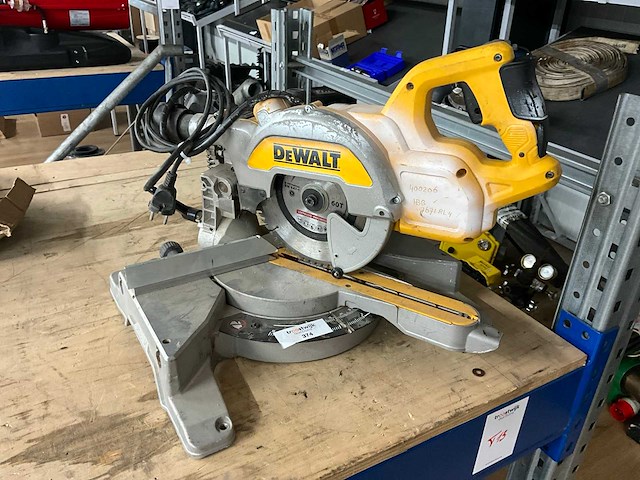 Dewalt dw777-qs afkortcirkelzaagmachine - afbeelding 1 van  5