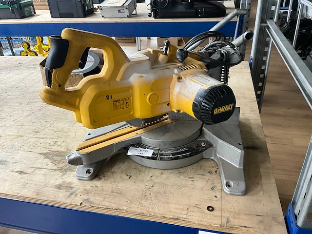 Dewalt dw777-qs afkortcirkelzaagmachine - afbeelding 2 van  5