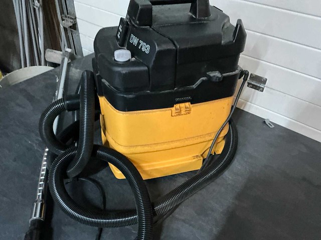 Dewalt dw793 industriële stofzuiger - afbeelding 2 van  4