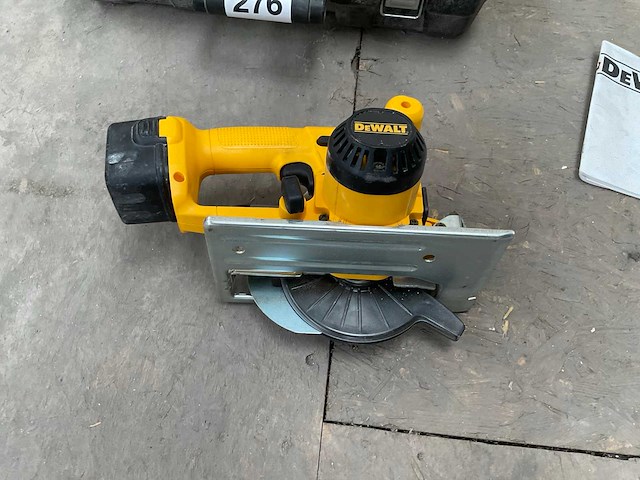 Dewalt dw935 handcirkelzaagmachine - afbeelding 2 van  3