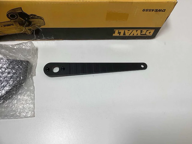Dewalt dwe 4559 grote haakse slijper - 2400w - 230mm - afbeelding 3 van  9