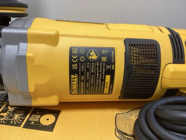 Dewalt dwe 4559 grote haakse slijper - 2400w - 230mm - afbeelding 4 van  9