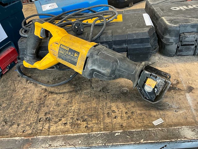Dewalt dwe305 reciprozaag - afbeelding 2 van  3