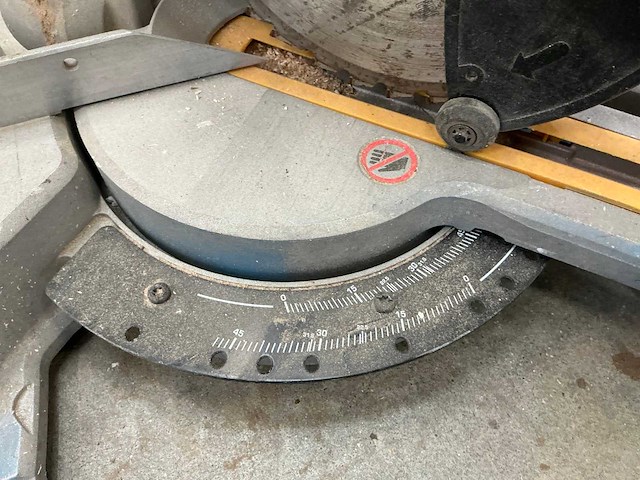 Dewalt dws774- qs afkortcirkelzaagmachine - afbeelding 5 van  6