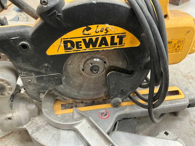 Dewalt dws774- qs afkortcirkelzaagmachine - afbeelding 2 van  4